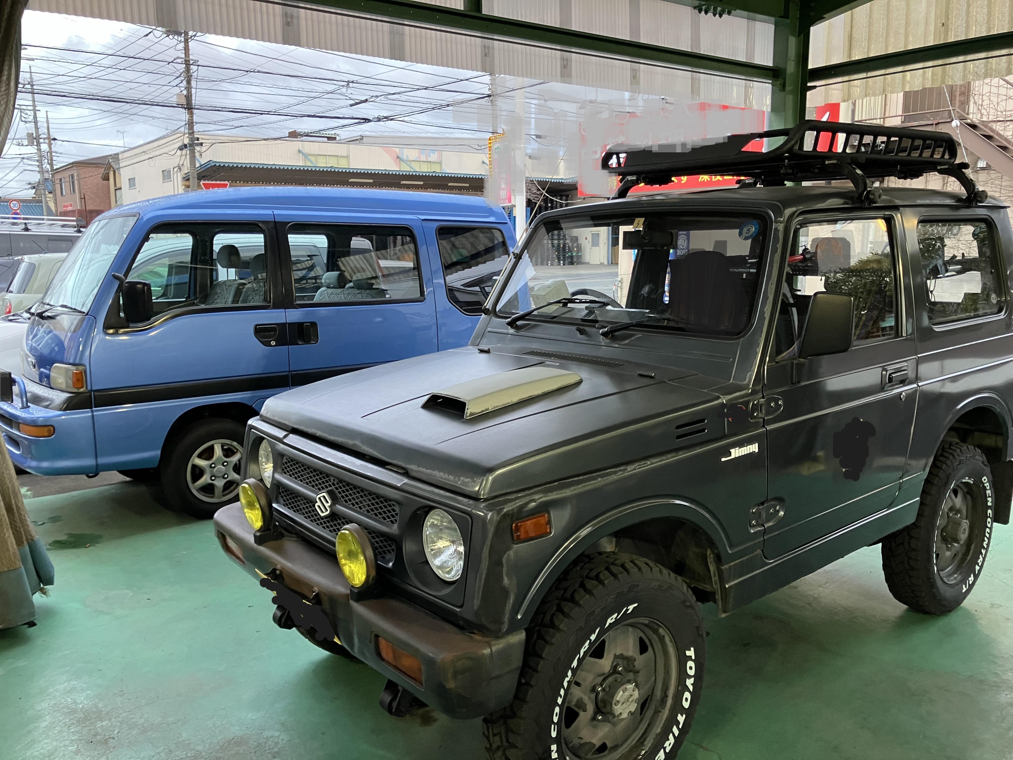 レトロな車の入庫もあり