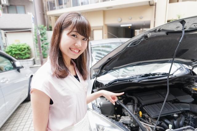 自動車販売店にて保険のご案内